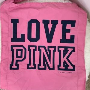 I am selling a used Victoria Secrets PINK bag